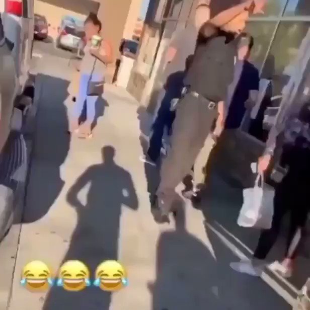Man bro must have some strong ass self control. Respect it 😭😭😭 https://t.co/pZSAhDuy09