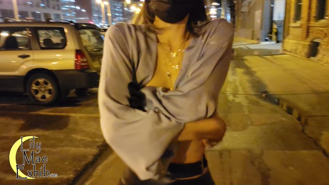 Stripping off my clothes for my husband in the middle of downtown! #flashing #exhibitionism #exhibitionist