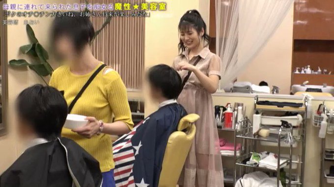 昔から母親に連れられて通っていた理容店のお姉さんから『大人になったご褒美ね』と散髪中に極上のサービスをしてもらうお話です

続きはコメント欄から🦉
https://t.co/RH00YGuctQ