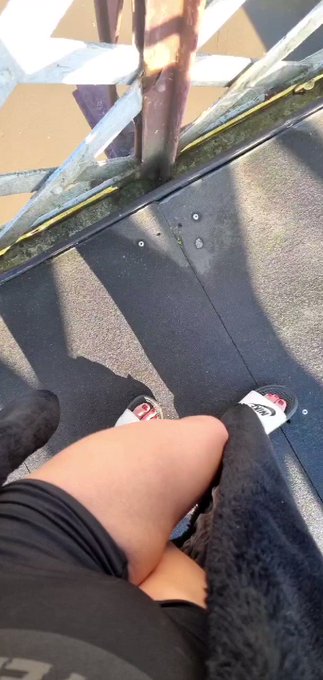 On a bridge near you there's an instamodel taking pictures of her leg gains in the sun https://t.co/