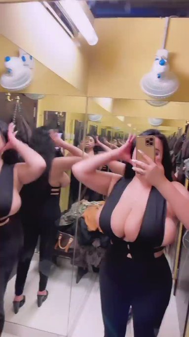 Do I look good in this outfit babe???

https://t.co/CQtR9x5p1Z https://t.co/5MtJr7pXQ2
