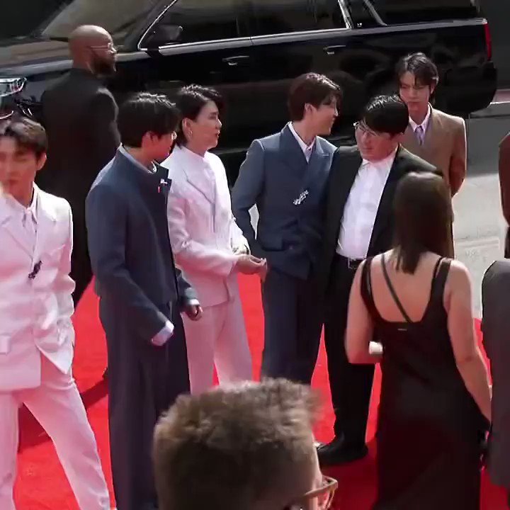 Jungkook🍉🐰🐰 (@zinabkoko) on Twitter photo 2022-04-03 22:21:25 JUNGKOOK LOOKS SO GOOD OH MY GOD
#BTSARMY #BTS #JungkookBTS #GRAMMYs #GrammyAwards JUNGKOOK LOOKS SO GOOD OH MY GOD
#BTSARMY #BTS #JungkookBTS #GRAMMYs #GrammyAwards