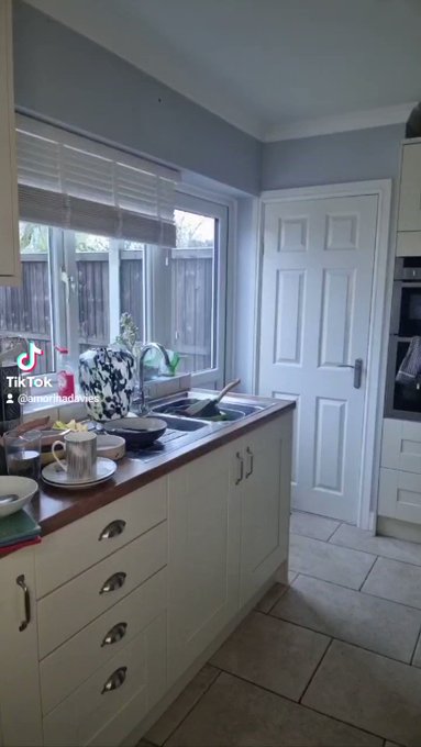 Retweet if you love me in Satin?! 😝😉 https://t.co/SM4QhqcmZ2