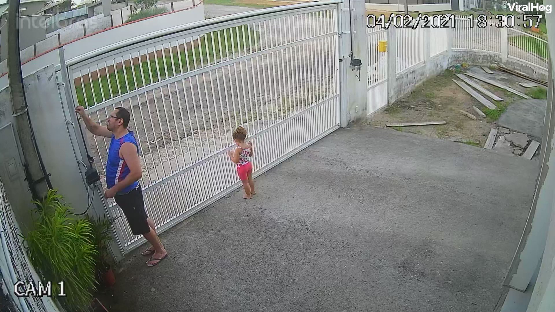 CCTV_IDIOTS on Twitter "Kids 😂 https//t.co/V2fEMJbZy1" / Twitter