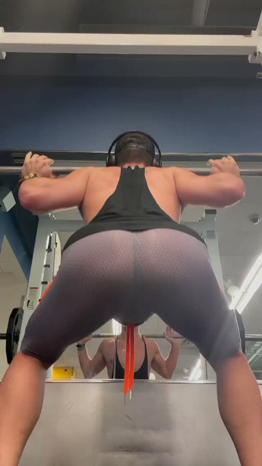 We love a good squat here ?? https://t.co/xhR8P3zNak