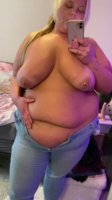 Titty Tuesday!! Grab some😉 Links in the bio❤️ #bbw #busty #bbwporn #pawg #bbwbelly #bigbelly #fatbelly