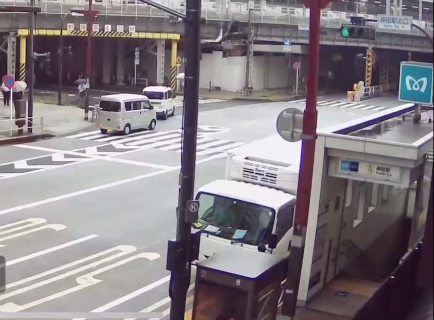古河 みずほ銀行 駐車場出口 自転車逆送右側通行あり 注意 防犯カメラ