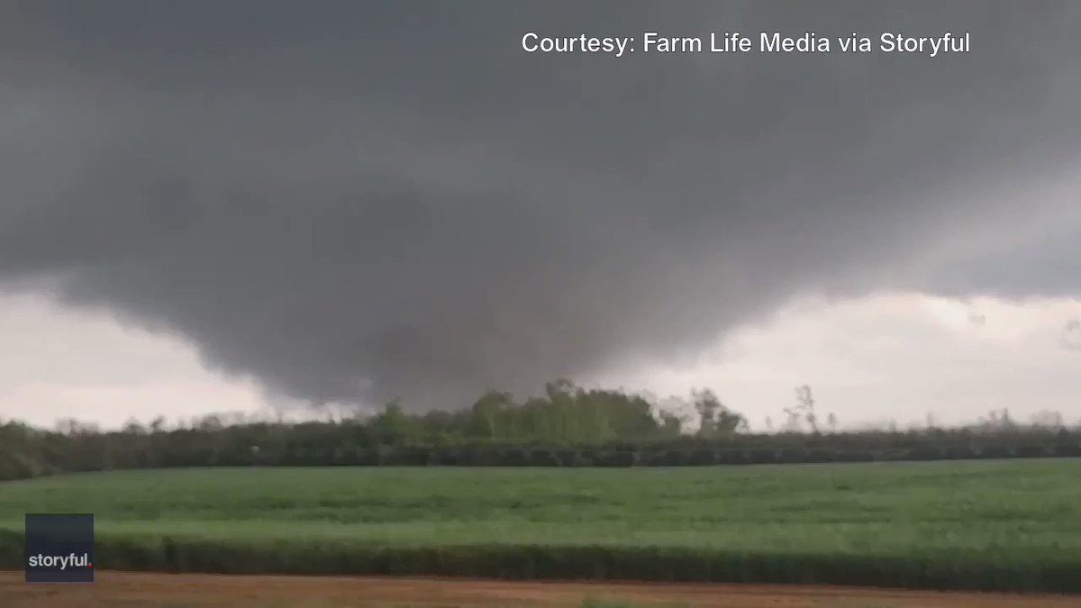 米トルネードアレイの一つの街に住んでいた時に、最大級トルネード危機に何度か遭遇。もし、気象●器で、(日本の都心部に) これを起こされたら、あっという間に崩壊です。 