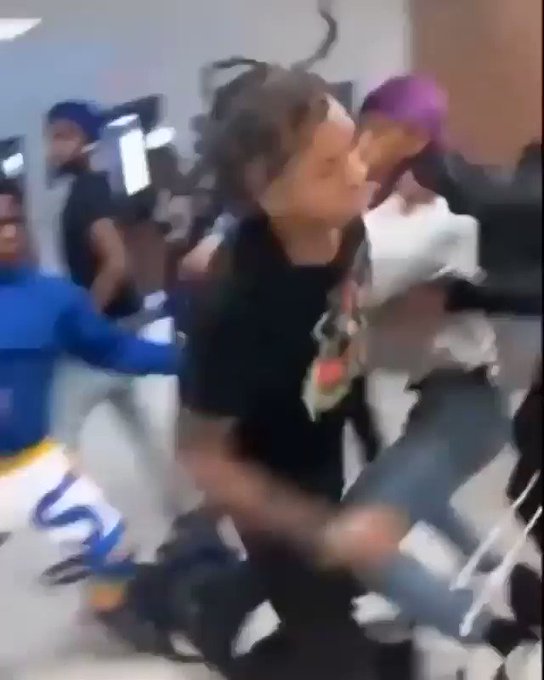 Nah someone put a hit on those 2 cause wtf 😭😭😭😭 https://t.co/7Q8C28uRfi