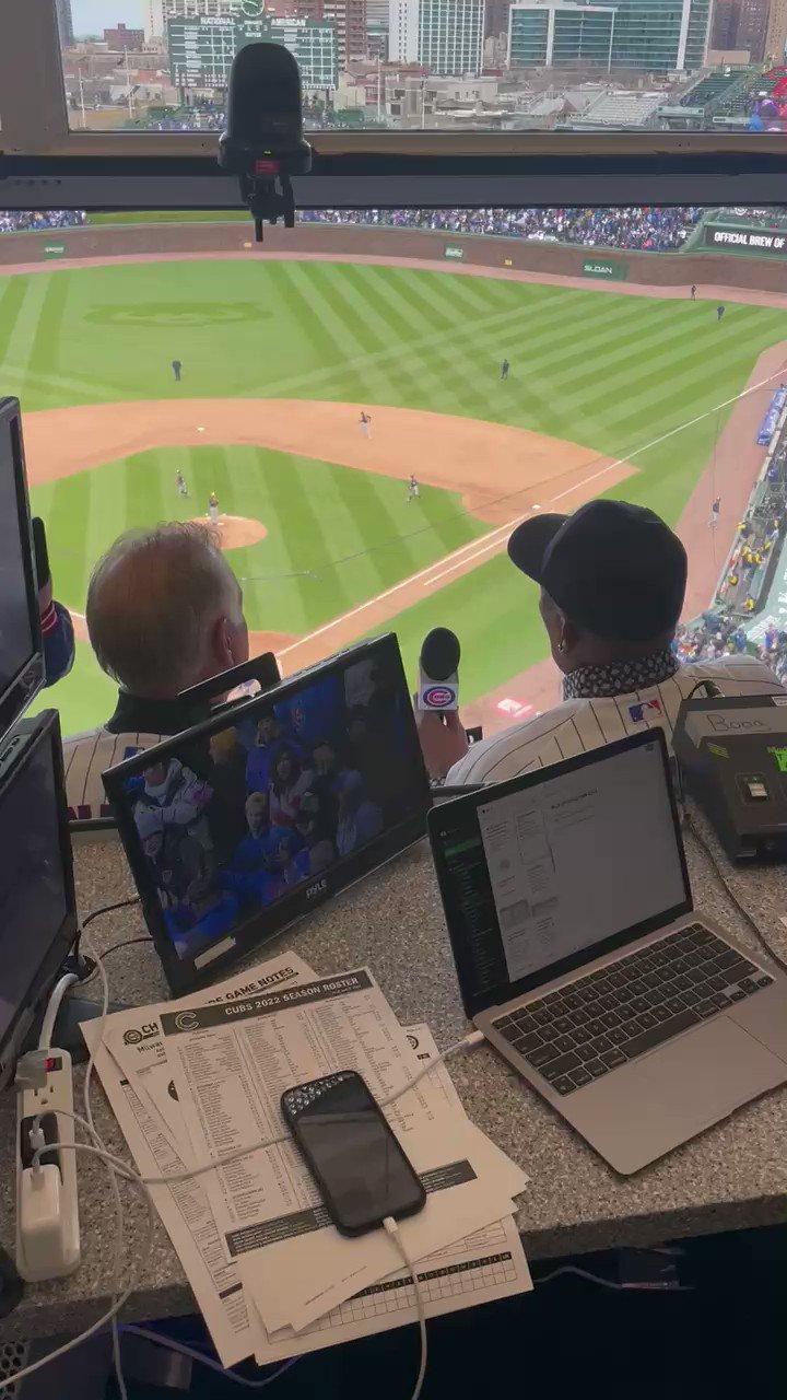 Taylor McGregor on Twitter: "HOFers singing the 7th inning stretch. #