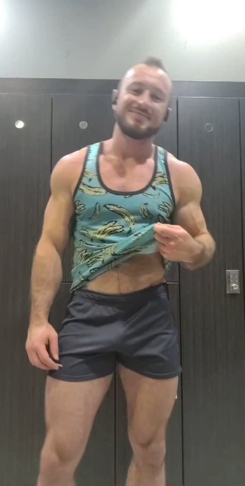 Pumped and sweaty who wants a taste? 💪😏💦 https://t.co/LIJ8KBkDx2<a href="/tag/humpdaymotivation"class="tags"><span>&#35;humpdaymotivation</span></a>