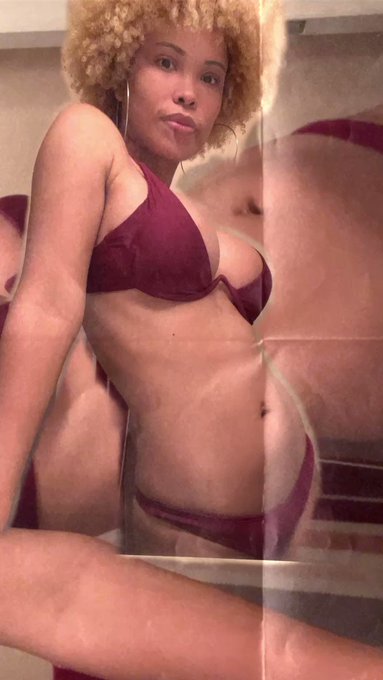 Beach days 💕 https://t.co/6ztjI41alj<a href="/tag/friskyfriday"class="tags"><span>#friskyfriday</span></a>