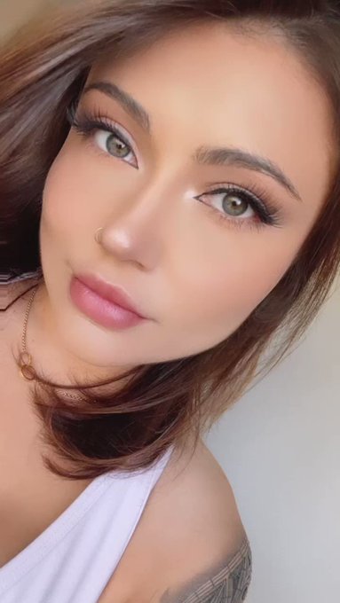 About to do customs ?? https://t.co/NO9cGNEFbv