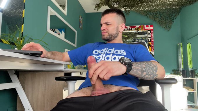 Just getting the morning wank out of the way …. https://t.co/bH9oh98CHU