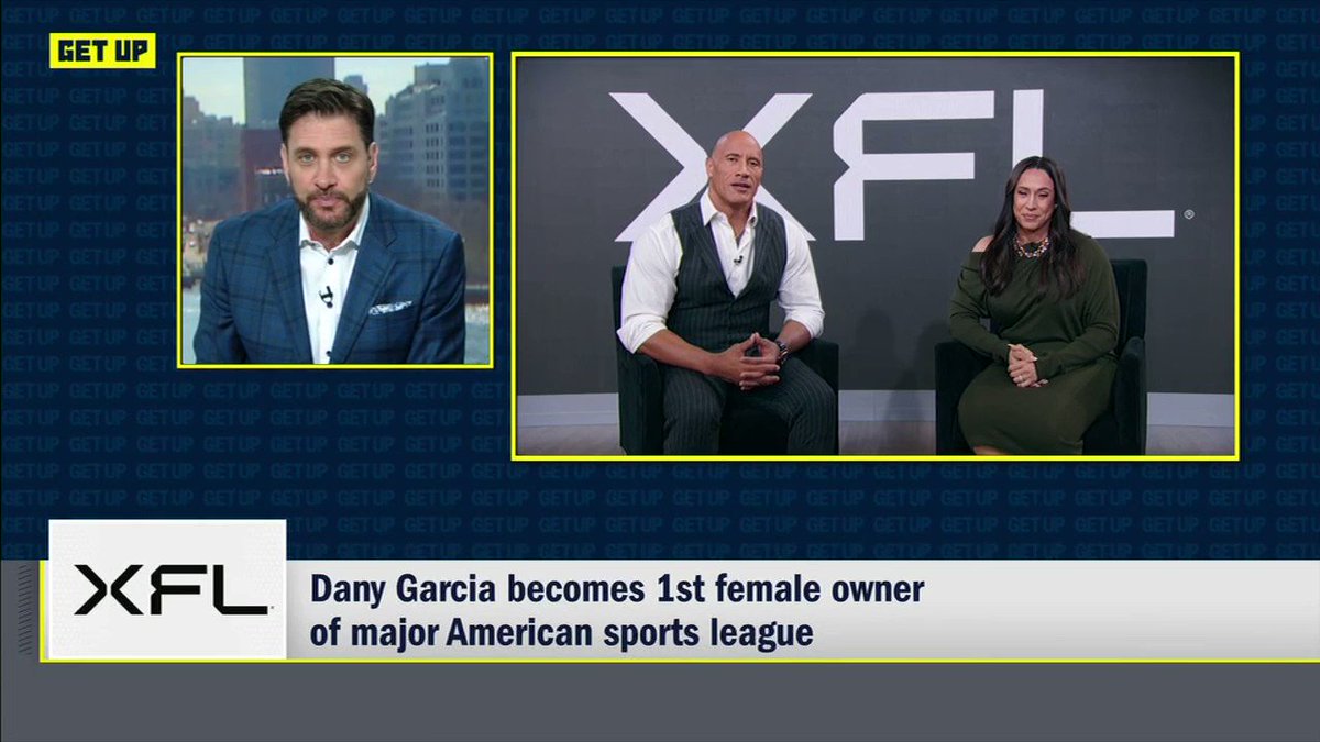 The Rock com Fã Brasileira e camisa Team Bring It com cores do Brasil