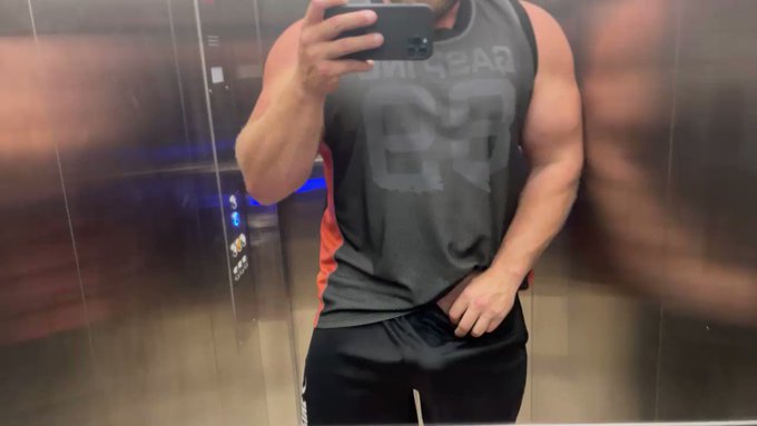 What would you do if you caught me in the lift…? https://t.co/6p2VgZwTx4