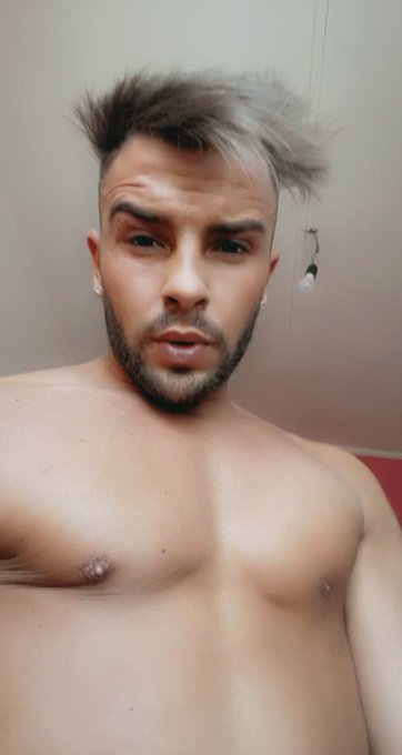 Mes babys je suis biiiiien en forme quelle changement 👅👅🔥 et bien actif sur onlyfans je vous laissez