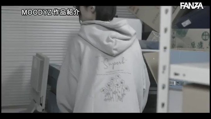 ⭐️【セール】⭐
    ～4月20日(水) 朝10:00 まで  200円～
️
終電を逃した普段おとなしいバイト二人を家に泊めてあげたら積極的にセックスを… https://t.co/SbydlgwMNq