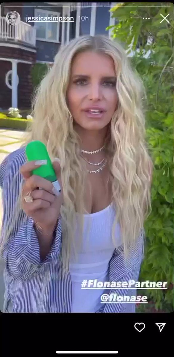 Yelping Jessica Simpson posts video on Twitter of her 'ear candling'  experience