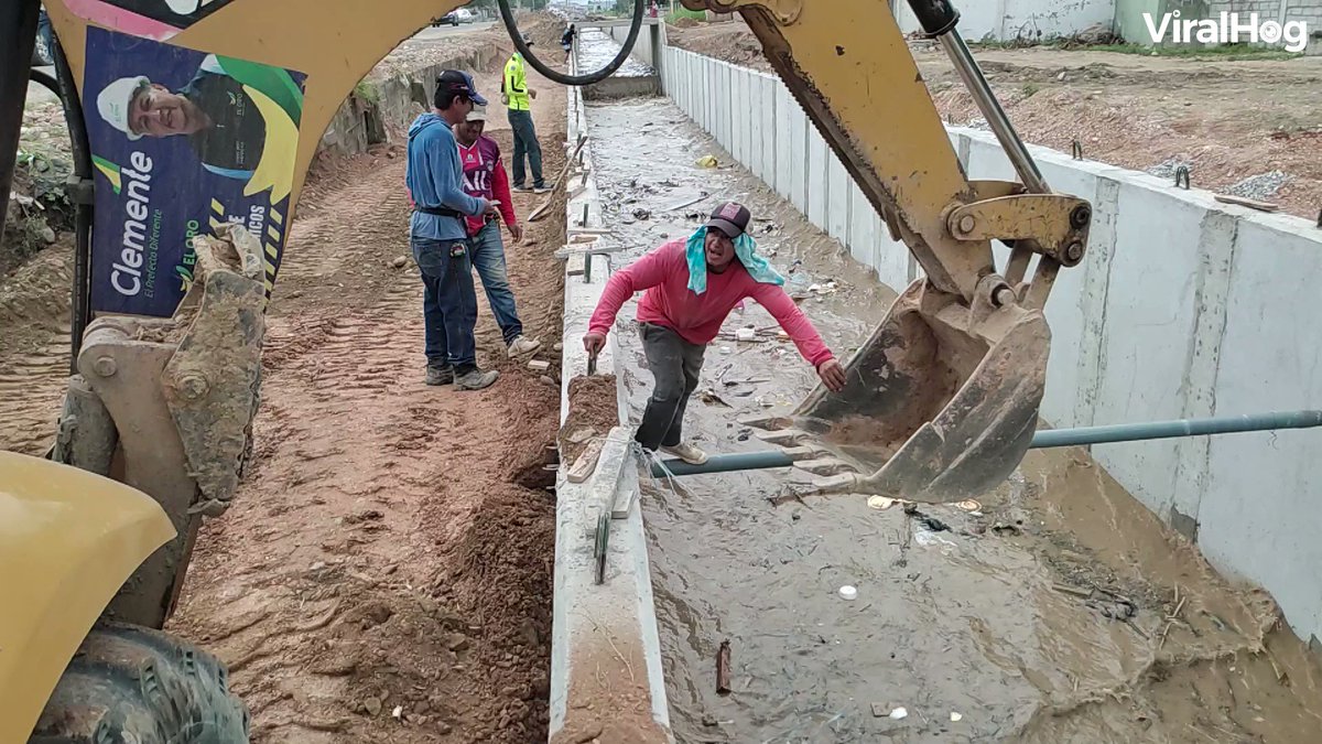 Guy With The Digger At Suez Canal (@SuezDiggerGuy) / Twitter
