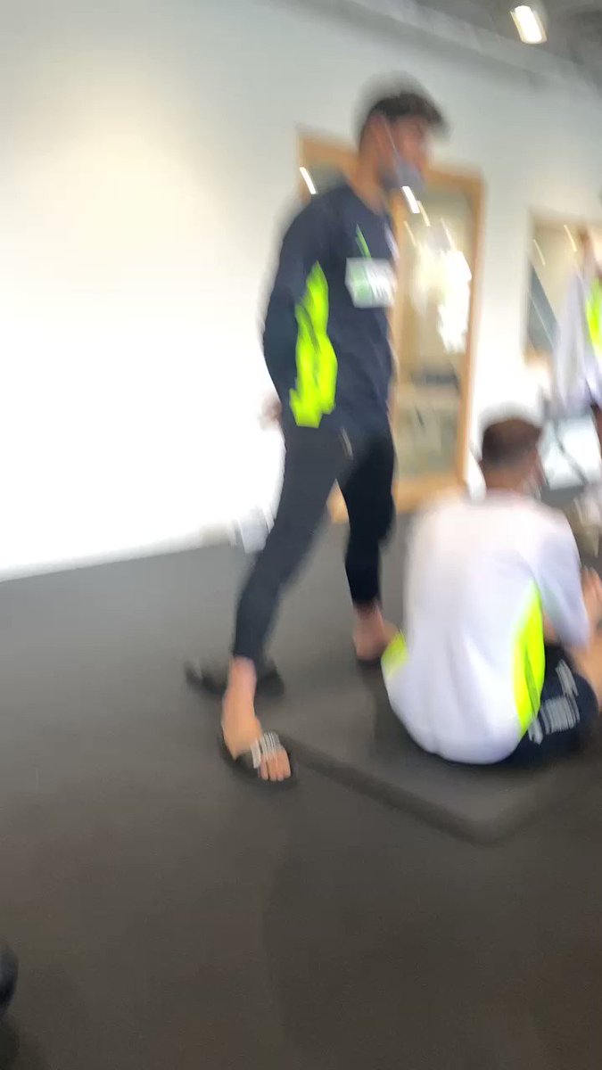 天狗がいた 町田fw鄭大世 同僚の一本歯下駄トレーニングに注目で反響 思わず二度見 フットボールゾーン 2 天狗がいた 町田fw鄭大世 同僚の一本歯下駄トレーニングに注目で反響 思わず二度見 フットボールゾーン 2