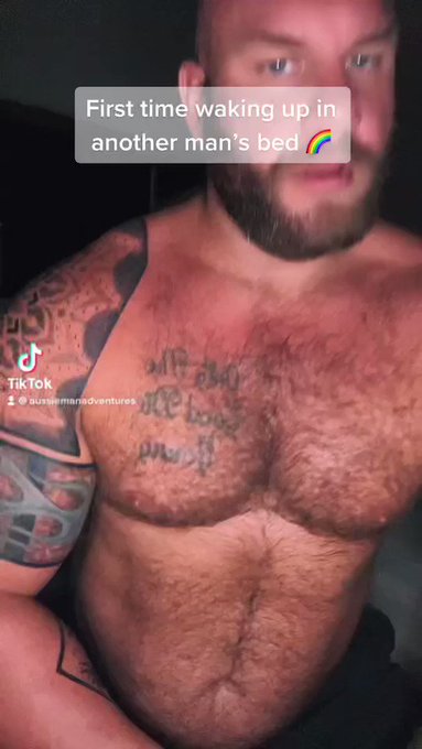 Retweet if you’d share your bed with this big bear ?????  #gaybear #gaybears #gaybelly #hairybear #gay