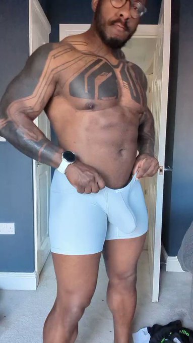 I like these tight shorts https://t.co/jsYoIQ7Fg0