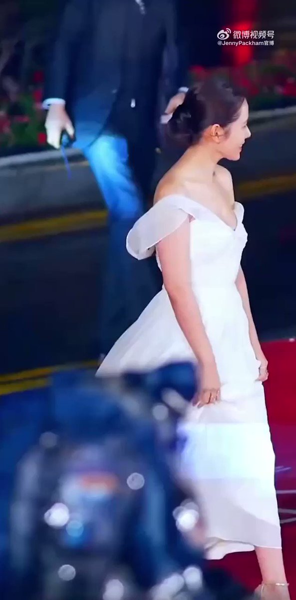 RT @yrdr2snaps: Son Yejin x BIFF 2015 throwback video from Jenny Packham official page on Weibo https://t.co/yFYgCpeZTh