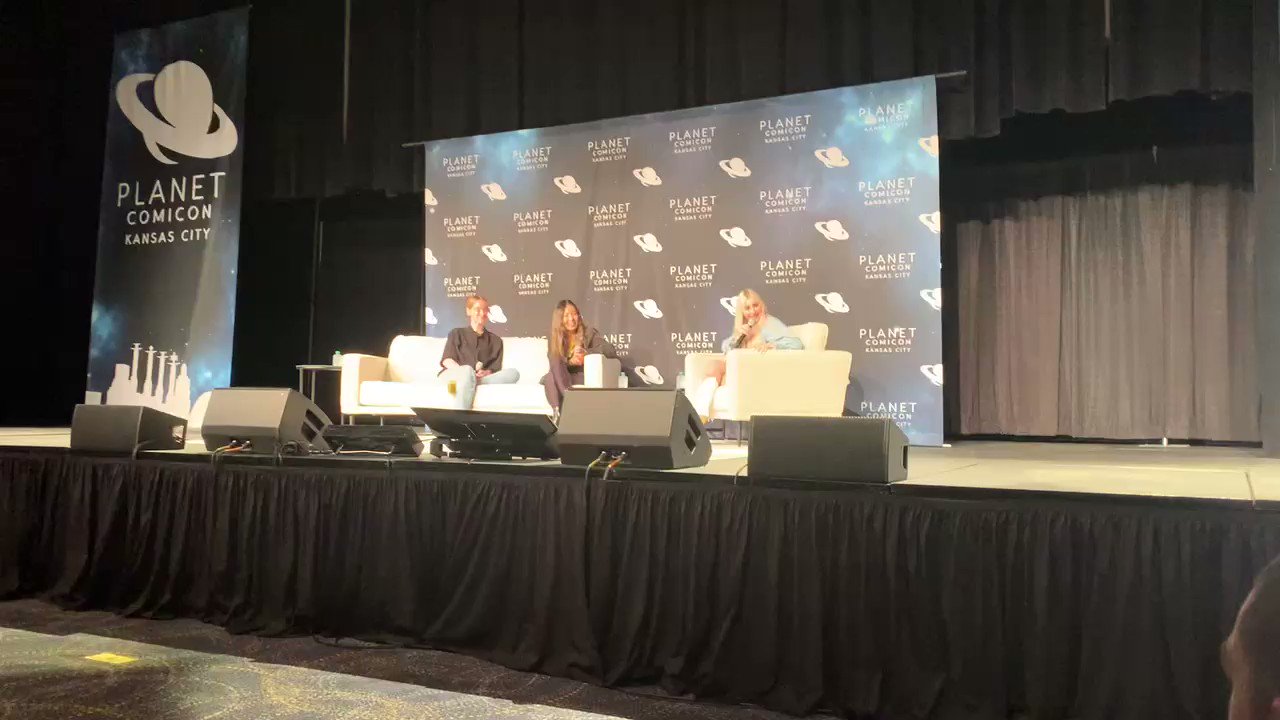   Kang and the audience sing Happy Birthday to the Fabulous Skarsten 