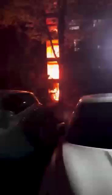 A fire tonight in Pudong. Blocking every entrance and exit; Caging every innocent person 
Shanghai lockdown 
https://t.co/RVZYTkjp8I 01