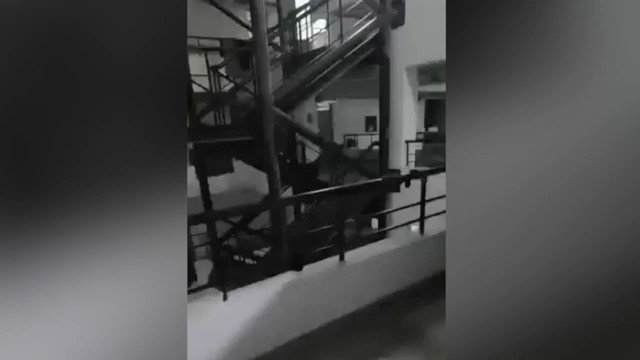 學生控射    