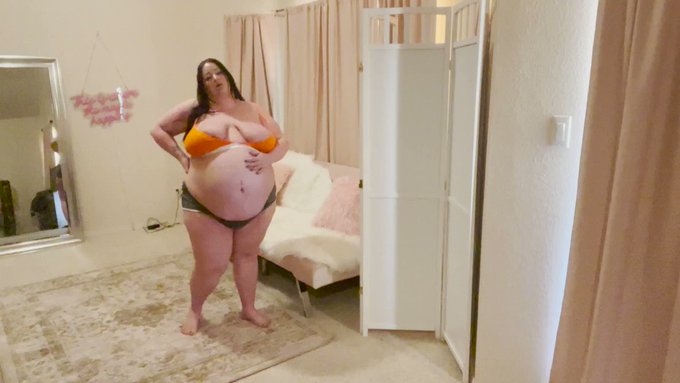 Sold my vid! Waddling around 9months Pregnant https://t.co/paQI3s4L80 #MVSales https://t.co/I03SlZ2n