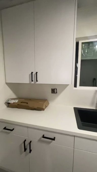 Can we appreciate how my kitchen is turning out ? https://t.co/yUrIoKk305