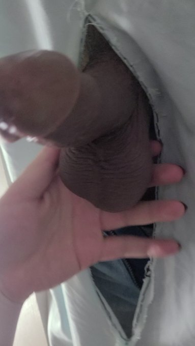 Aar&oacute;n with the huge balls visited me.  Why is it Latino guys always smell the best? Aar&oacute;n exuded a smell<a href="/tag/bigballs"class="tags"><span>#bigballs</span></a><a href="/tag/bigdick"class="tags"><span>#bigdick</span></a><a href="/tag/oral"class="tags"><span>#oral</span></a><a href="/tag/gloryhole"class="tags"><span>#gloryhole</span></a><a href="/tag/pdx"class="tags"><span>#pdx</span></a><a href="/tag/trans"class="tags"><span>#trans</span></a>