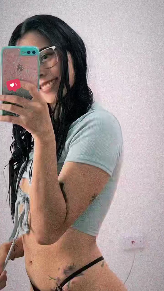 Model - EMILY HILLS curvy