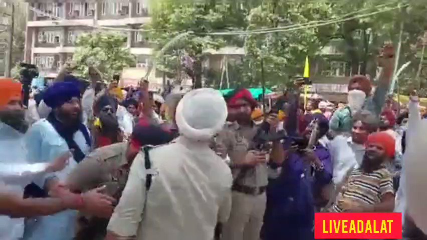 RT @AmitLeliSlayer: Khalistani mob doing Bhangra as Police fire in the air in Patiala 

Punjab walo great going 

 https://t.co/udGSBJdMvl