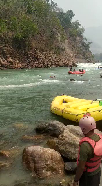 2 girls fell into river during rafting, and then such a miracle happened that a new life was found | NewsTrack English 1