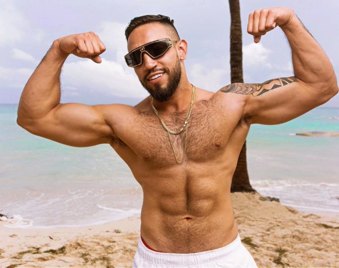 Brad likes roleplay, domination, ass worship, and more! Check out this jock on live gay chat! #JockMenLive
