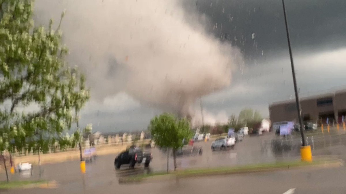 Kansas Tornado Inflicts Heavy Damage And Leaves Thousands Without Power c News Kansas Tornado Inflicts Heavy Damage And Leaves Thousands Without Power c News