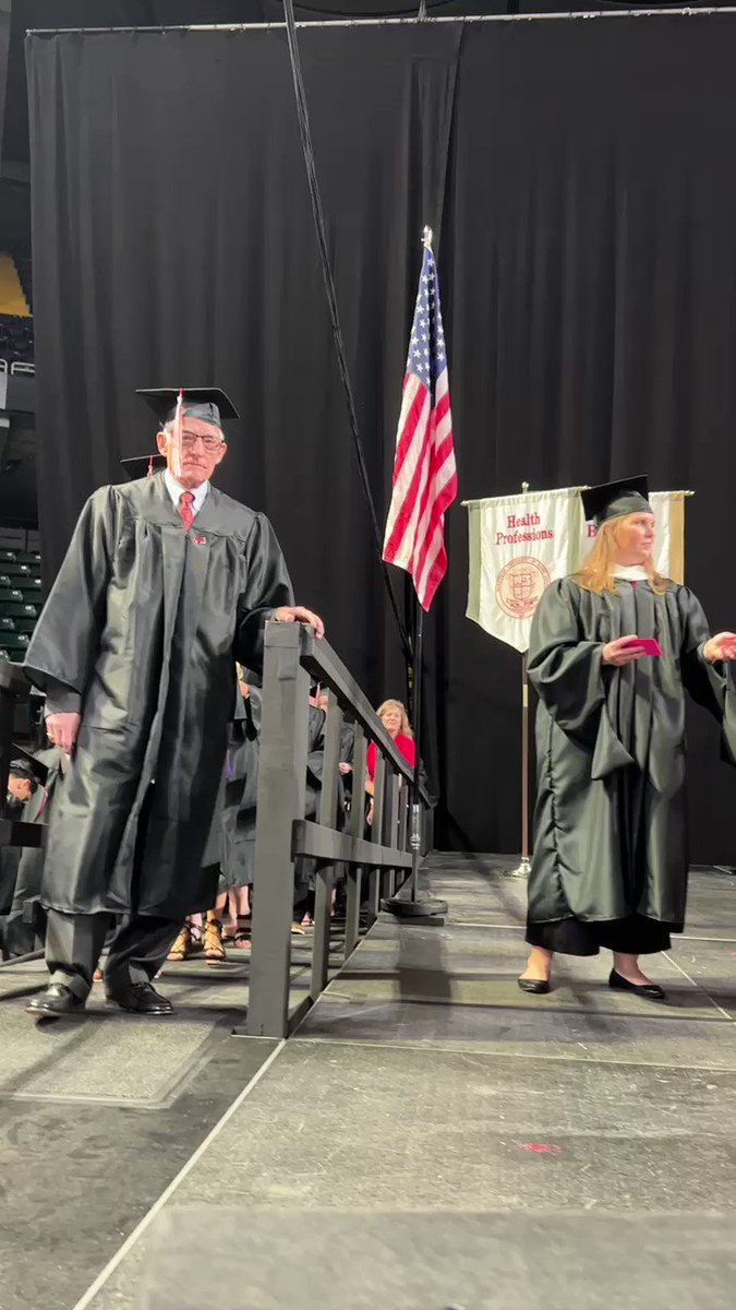 Stancel Skelton, 83 years young, just got his undergraduate degree in Business Administration. A @MaryvilleOnline student from San Jose, CA, he’s basically our hero! You are never too old to follow your dreams! #MaryvilleGrad22 