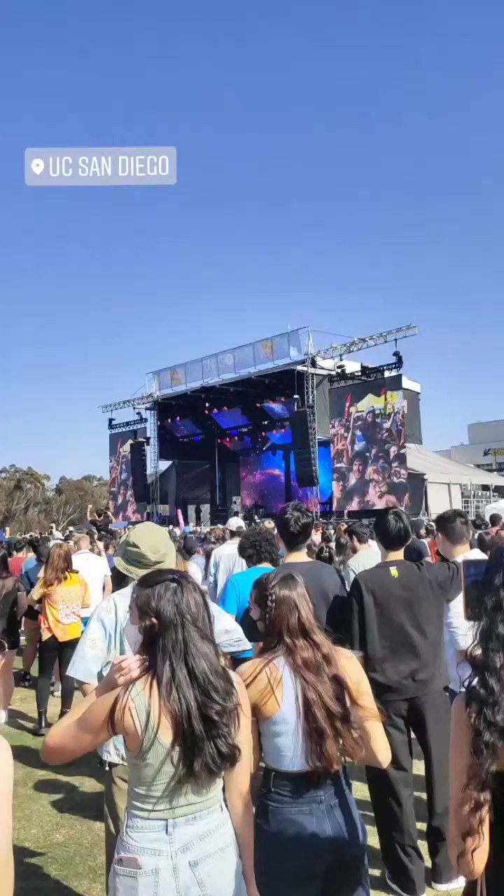 keshi updates on Twitter "📹 Clip of keshimusic performing