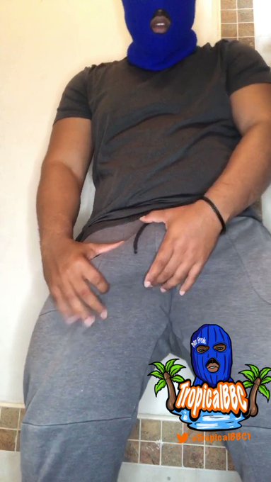 I wonder why y&rsquo;all like grey sweats so much😅,but 🤍+🔁 if you wanna come wine up on it 😏 https://t.co/