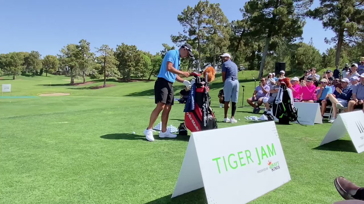 The moment when you think you’re borrowing @TigerWoods 56 degree wedge…only to find out it’s actually yours… @collin_morikawa @TGRFound @DraftKings #TigerJam https://t.co/JXBLNpmafC