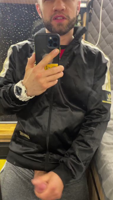 new watch had to… lol https://t.co/bZjFGMnXlR