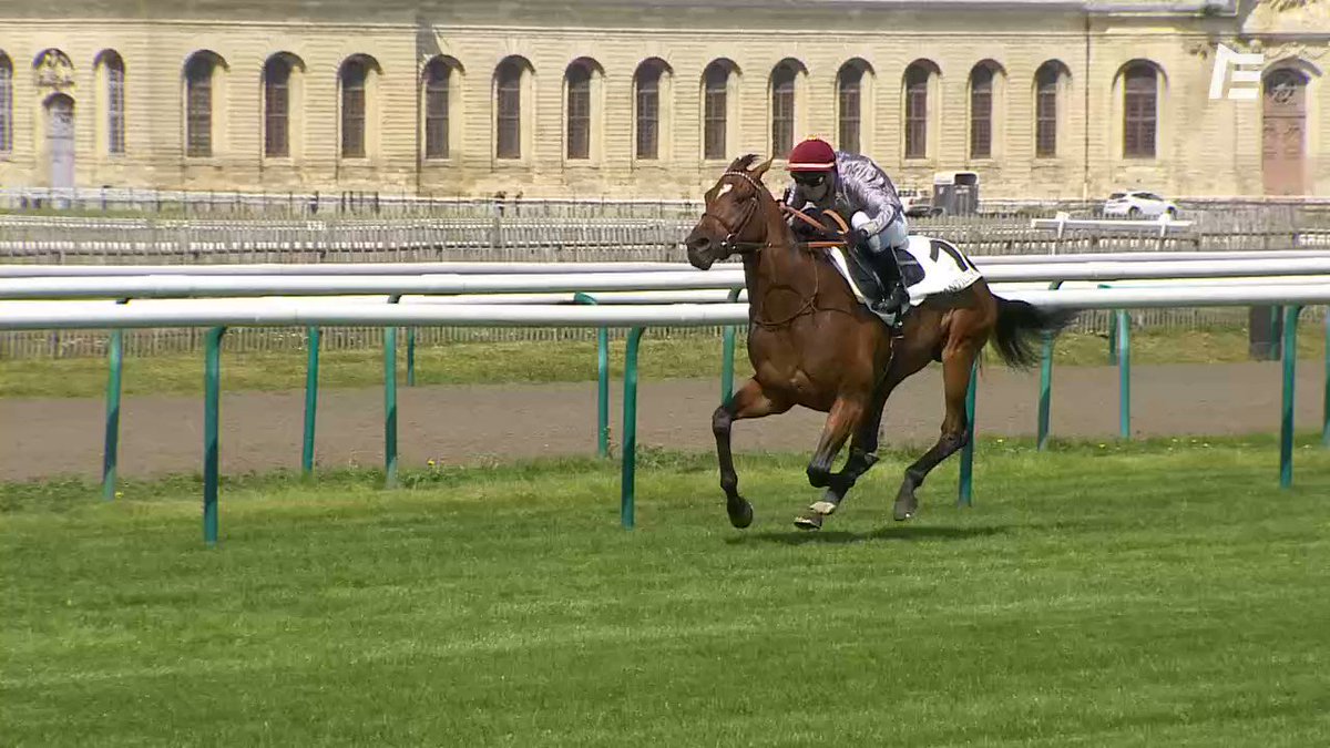 【アイルランド生まれの #キズナ 産駒】シャンティイ競馬場のシュレンヌ賞（リステッド）、#ユズナ（牡３、父キズナ）は２着に敗れ、未勝利戦、条件戦に続く３連勝はならず。４馬身差で快勝したのはシユーニ産駒 #アルハキーム。管理するルジェ師が「ソットサスを思い出させた」と絶賛する大物です。 