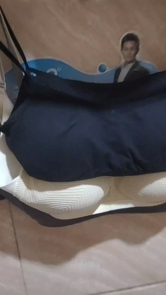 好久没三个女人一起玩了 两个表妹和小姨的内衣内裤 昨晚全在这了 内衣形成了鲜明的对比 内裤也是一个比一个骚 不多说 开冲
想看更多原味资源 私信我 有门槛