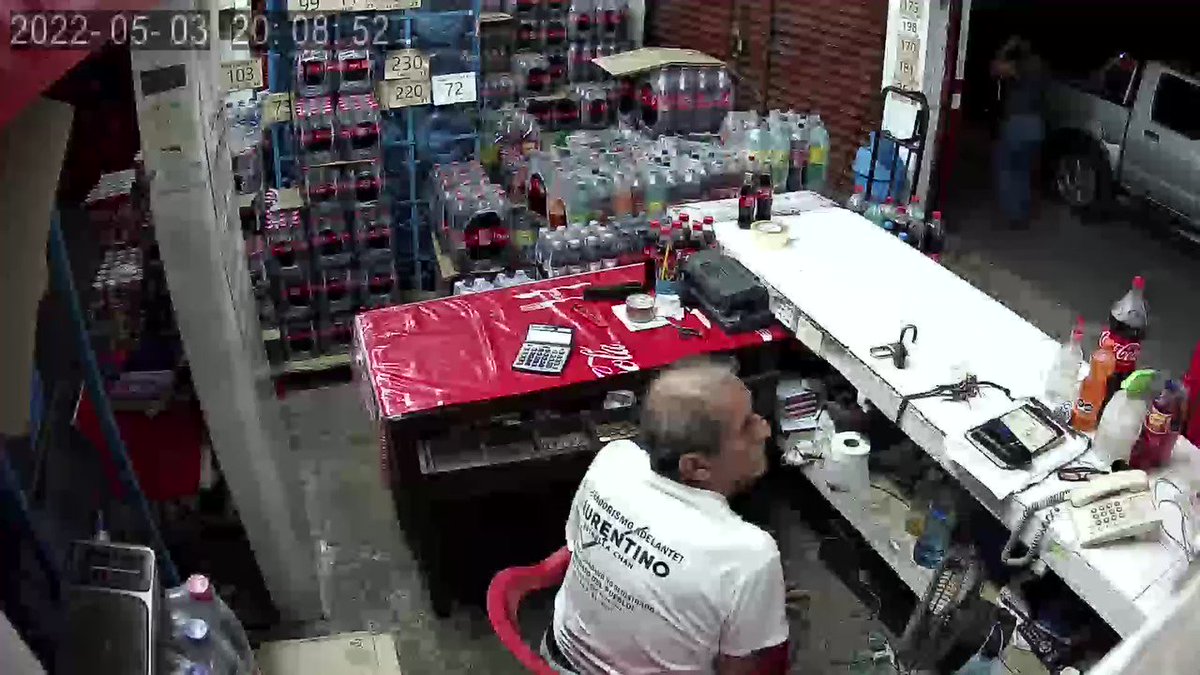 Delincuente agredió a un anciano para asaltar tienda (VIDEO)