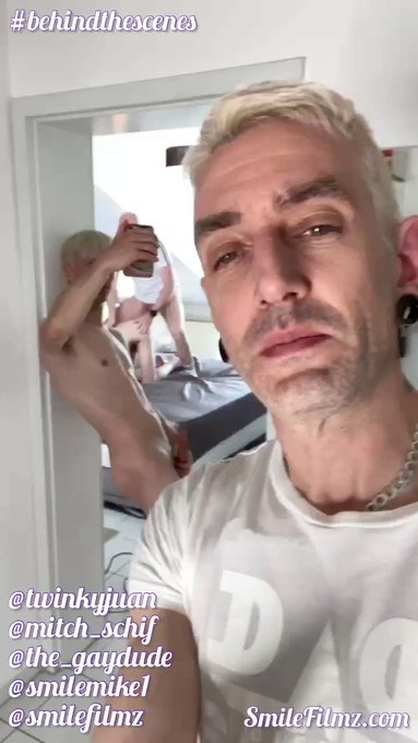 When bottom have phone call during sex session on set!
????????????? #behindthescenes #funonset

@mitch_schif