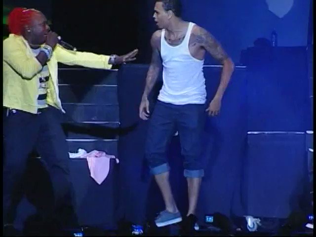  Elephant Man, Usher and Chris Brown Dance on stage at Reggae Sumfest 2010  Big up Chris Brown, Happy Birthday! 