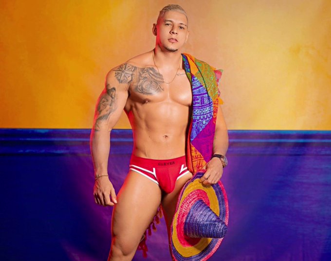 Cum play with a jock guapo tonight! #JockMenLive #cincodemayo2022 #cincodedrinko 
@massimowaltonf1 
https://t